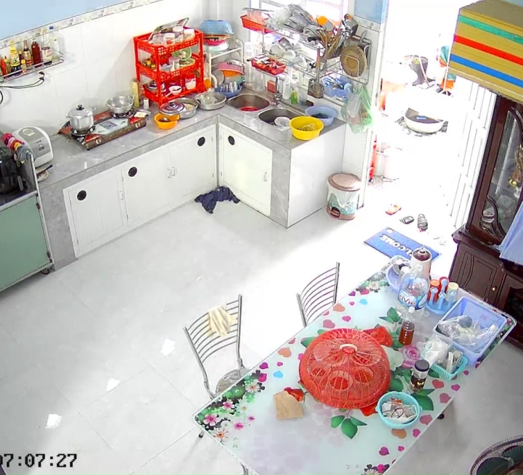 Camera EZVIZ CS-C6N trong nhà, xoay 360 độ